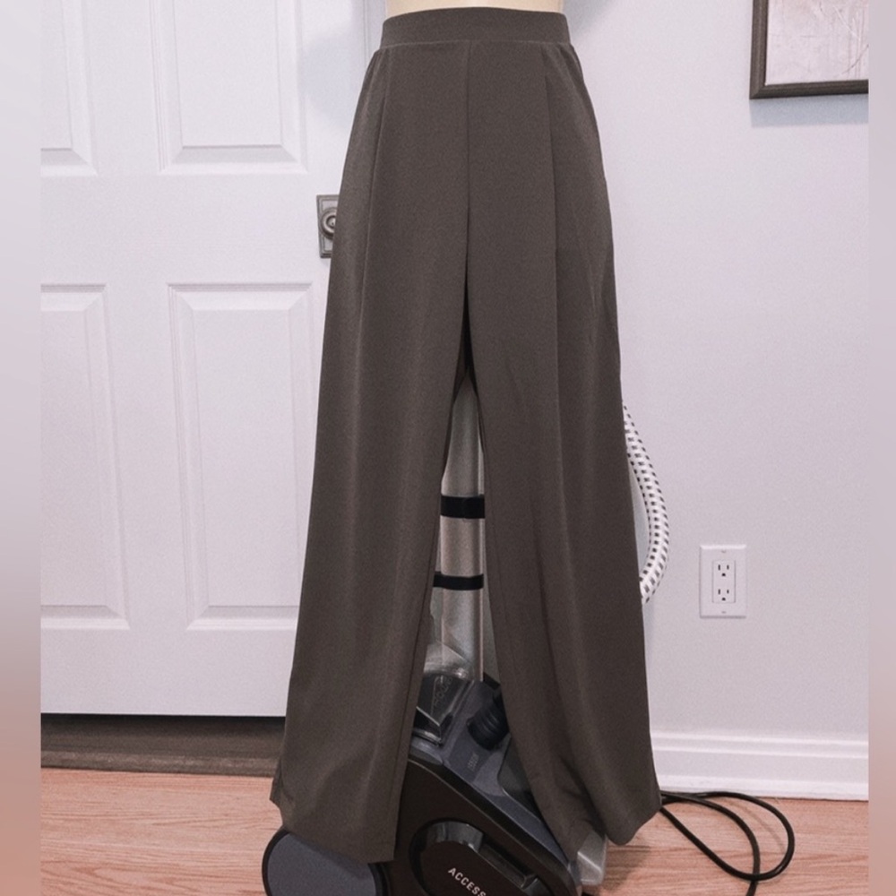 Uniqlo Dark Grey Pleated Trousers